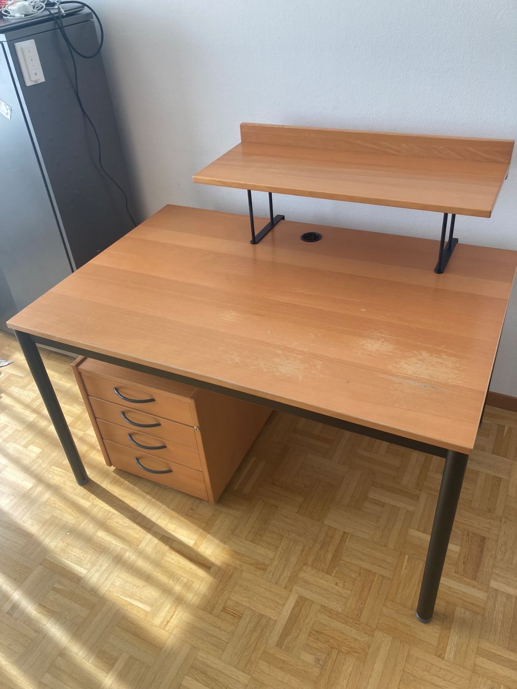 Scrivanie: Schreibtisch mit Rollcontainer – Usato da Zürich venduto da Adelaide2015 1