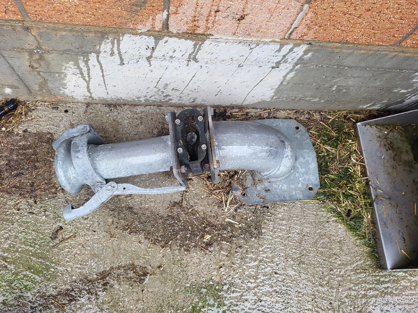 Trattamento dei liquami: Gülle Ansaugstutzen mit Schieber – Usato da Matzendorf venduto da Chm1