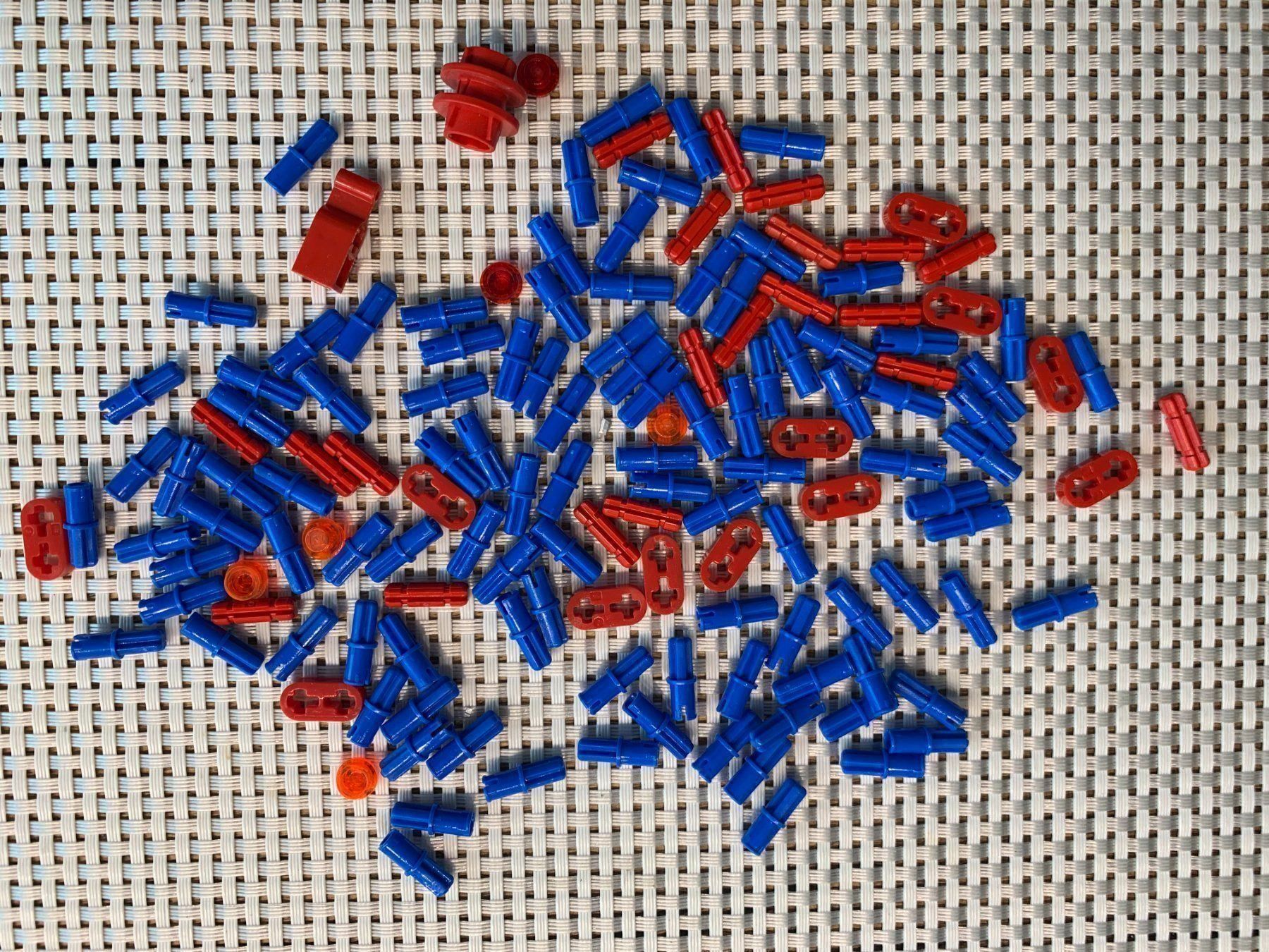 Lego Kit di costruzioni: Lego Technik rote blaue Pins Achsen Verbinder 8421 – Usato da Buochs venduto da Techtelmechtel
