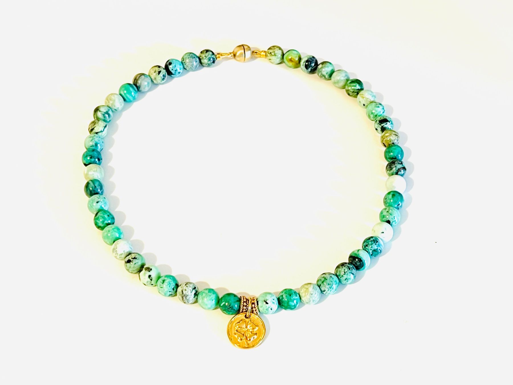 Catenine: Variscite Lucky Charm Necklace - Gold Plated Silver – Nuovo e nell'imballaggio originale da Rüschlikon venduto da ThereseJewelryDesign 1