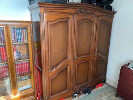 1 armoire haute en bois de haute qualité
