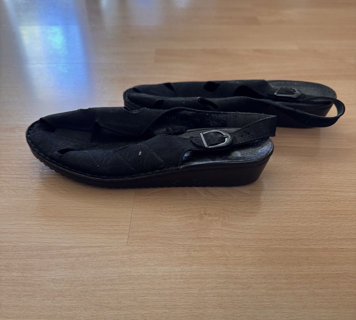 Rieker Damenschuhe: Schwarze Rieker Sandalen – Gebraucht aus Zürich von man_nq66