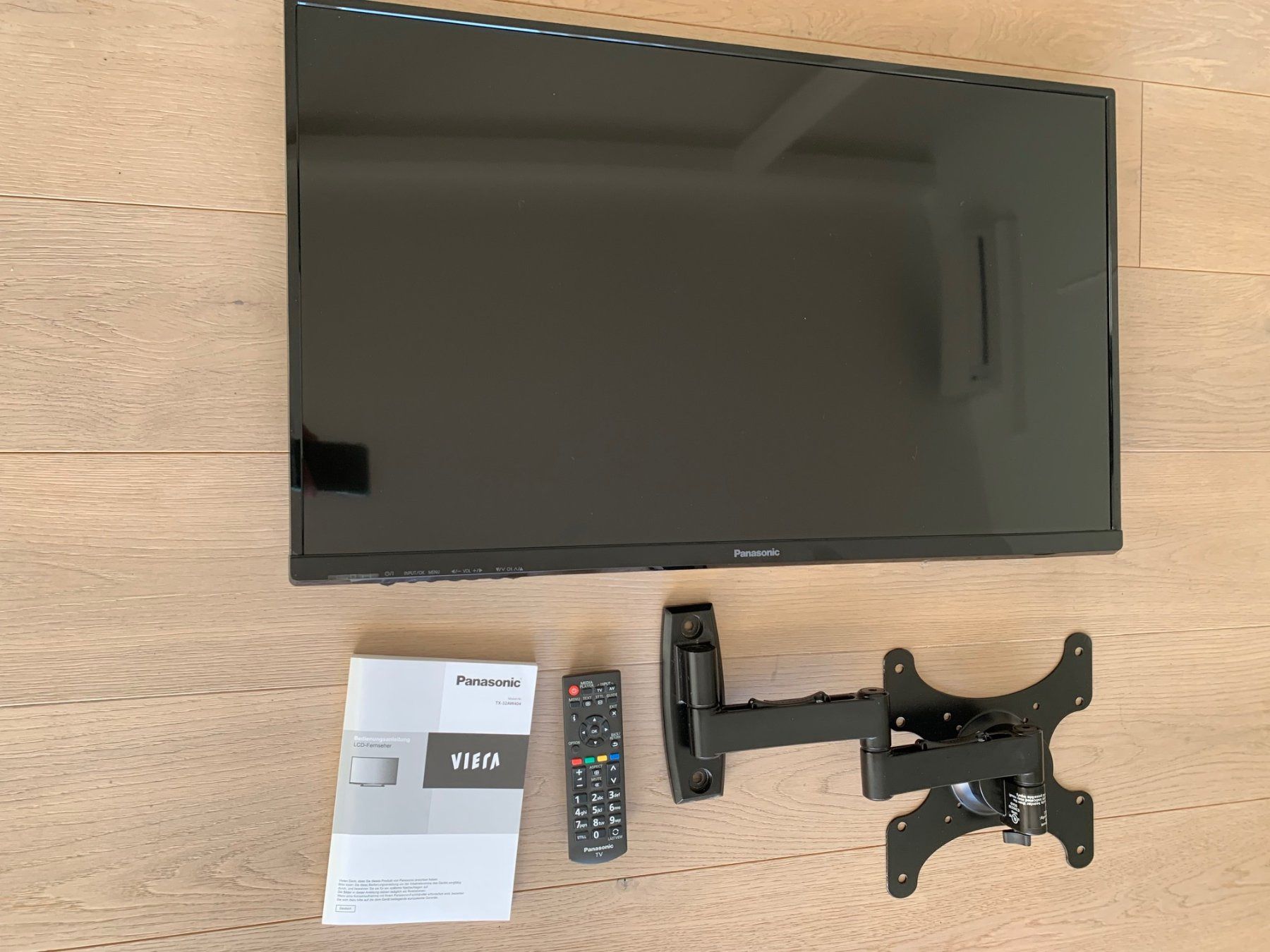 Panasonic Fernseher: Panasonic - Fernseher mit Wandhalterung – Gebraucht aus Andwil SG von