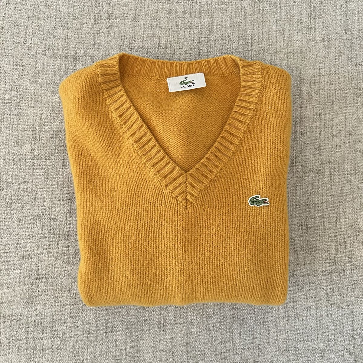 Lacoste Pullover & Sweatshirts: Lacoste Pullover V-Ausschnitt Grösse 38, eher 34-36 – Gebraucht aus Ebikon von luu_2x95