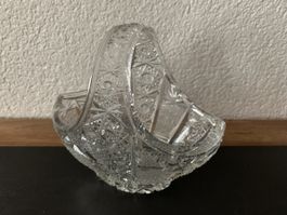 Panier en verre finement taillé