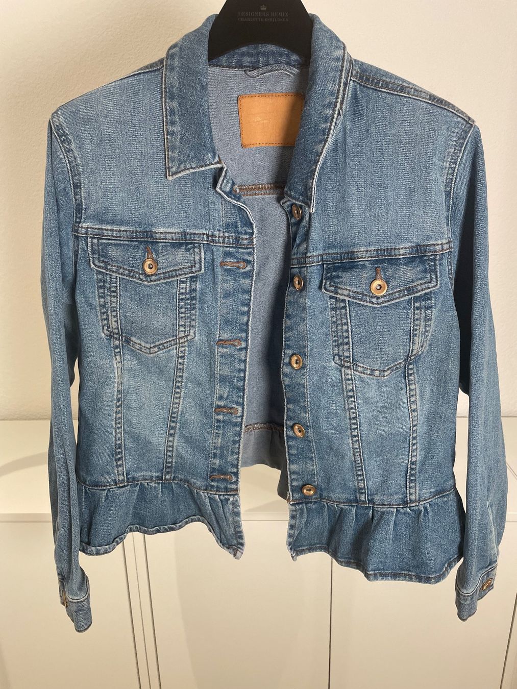 Giacche: Jeansjacke mit Volants – Usato da St. Ursen venduto da pupus02