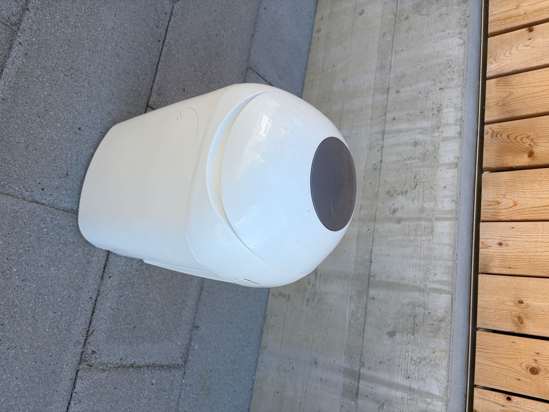 Abfalleimer: Diaper disposal bin white used condition – Gebraucht aus Basel von happyelephant