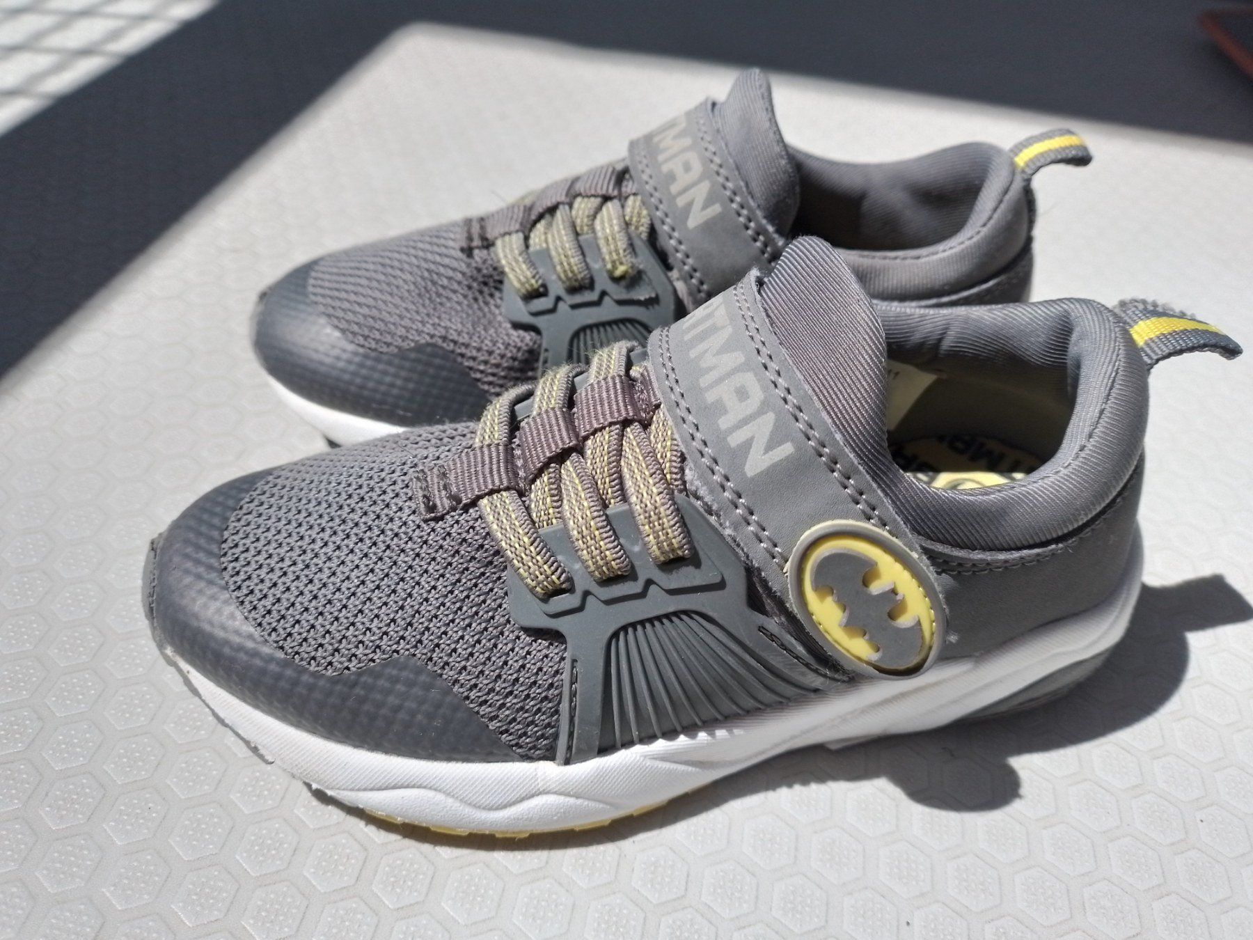 Next Schuhe für Jungen: Kinder schuhe Batman Gr.26-26.5 – Gebraucht aus Flums von Inna77