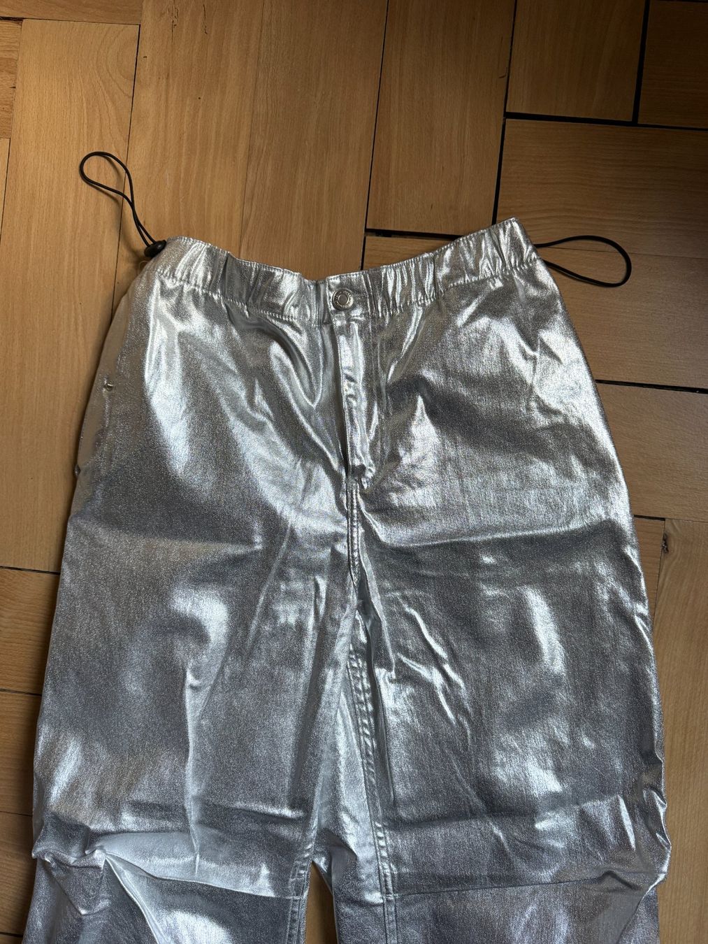 Bershka Pantaloni: BERSHKA - Track Pants Hose silbern 40 – Usato da Zürich venduto da Diazaio 1