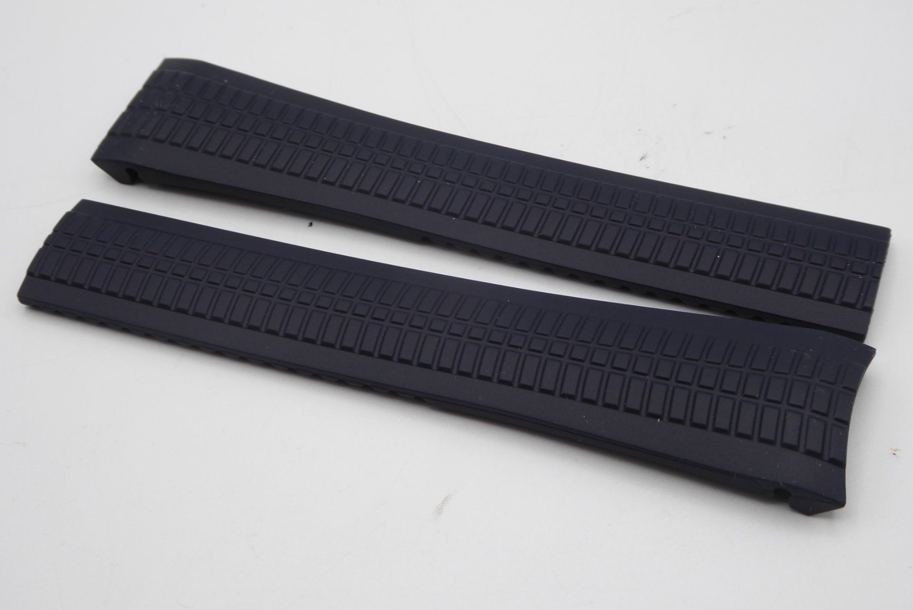 Patek Philippe Orologi: Patek Philippe Aquanaut Navy blue Rubber Strap 5968 – Nuovo e nell'imballaggio originale da Geneve venduto da adr_xk6n 2