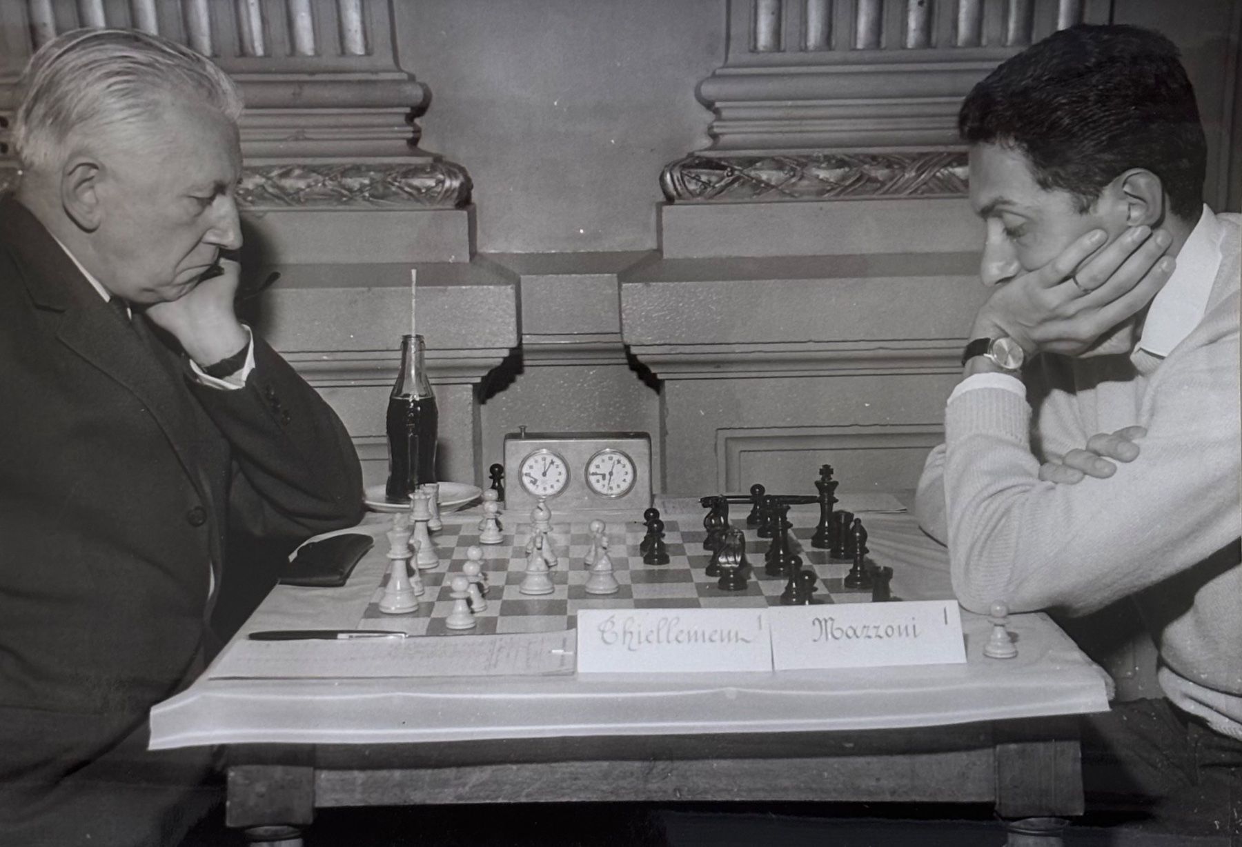 Poster & Bilder: Robert Cohen/AGIP - Schach, Frankreich – Gebraucht aus Frauenfeld von Merk52