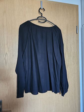 Damen Langarmshirt schwarz V-Ausschnitt guter Zustand