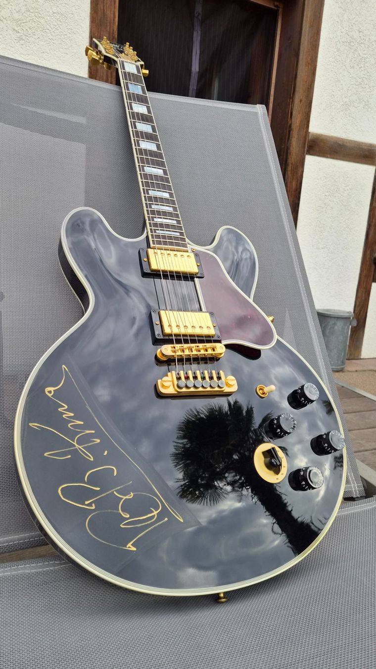 Gibson Strumenti musicali: Gibson Lucille BB King Signed Crown – Usato da pieterlen venduto da AntonelloGuitars