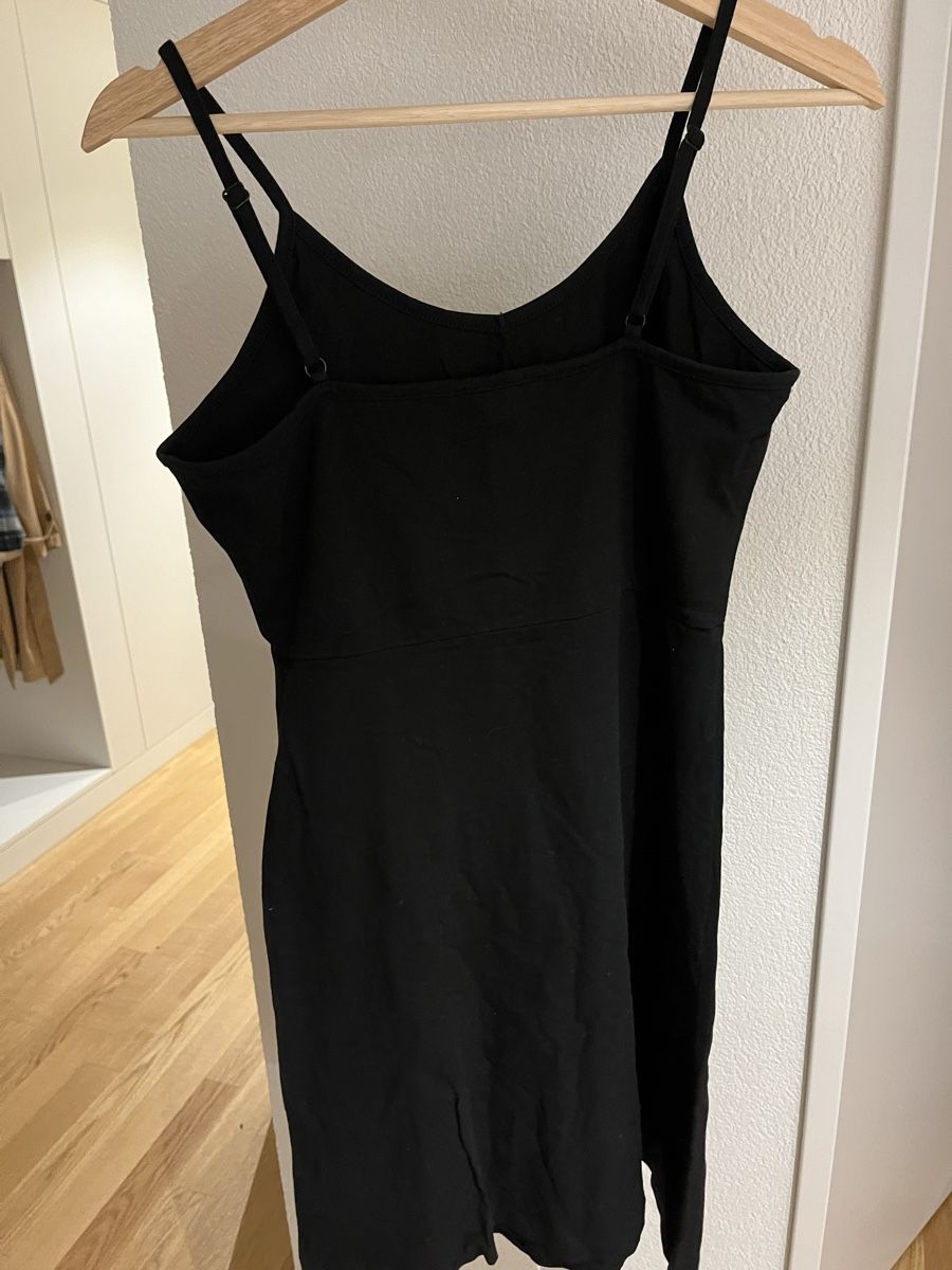 Kleider: Kurzes schwarzes Kleid – Neu (gemäss Beschreibung) aus Spiez von Michaela333 1
