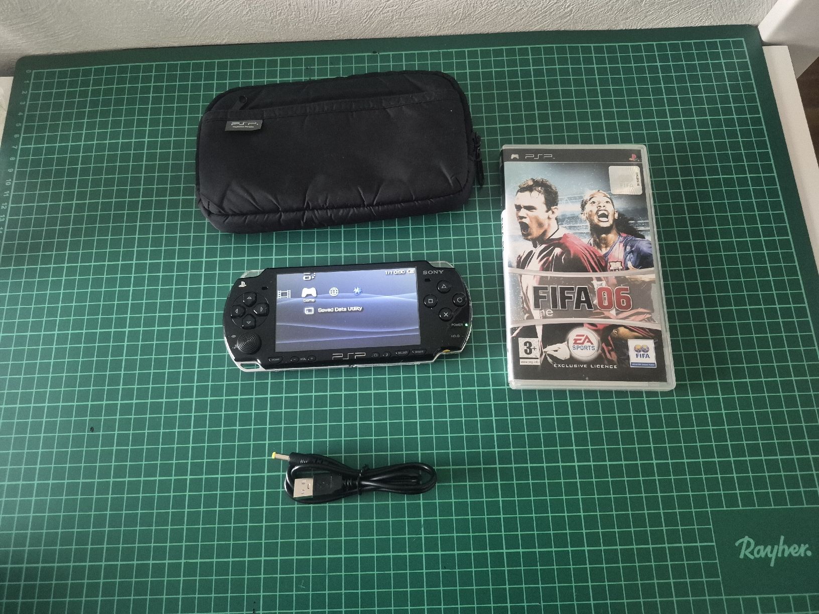 Sony Konsolen: Sony PSP 2004 Black + FIFA 06. Bundle with Case – Gebraucht aus Meyrin von Retro-GZ 1