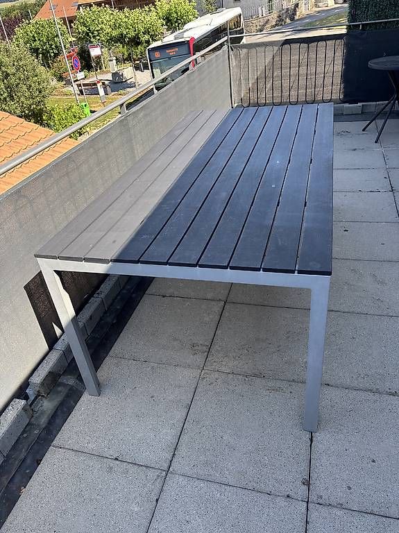 Tables: Table d'extérieur  – D'occasion à Servion par tat_rpx8