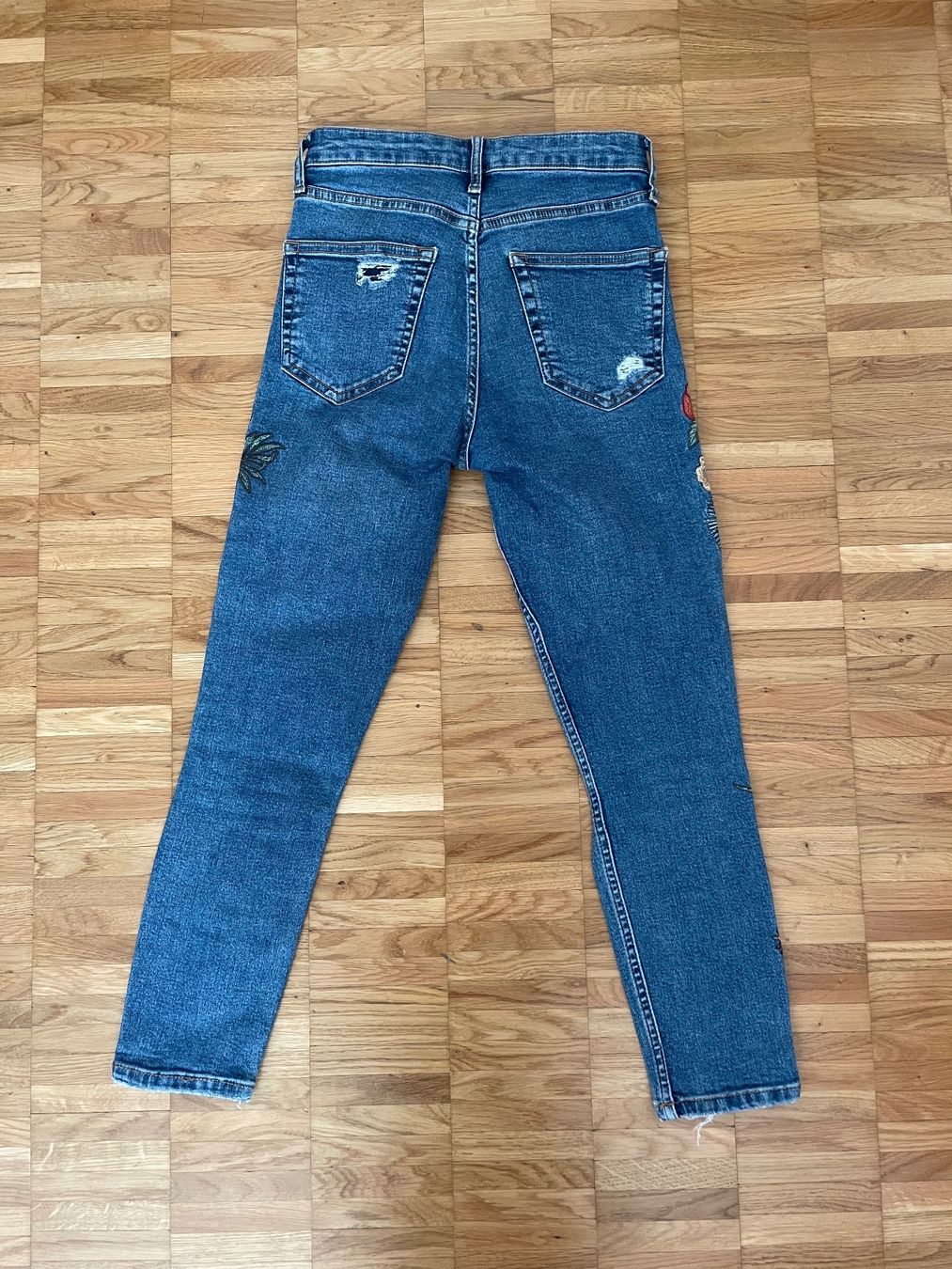 Jeans: Jeans – Nuovo (secondo la descrizione) da Pont-de-la-Morge (Sion) venduto da hel_bh28 1