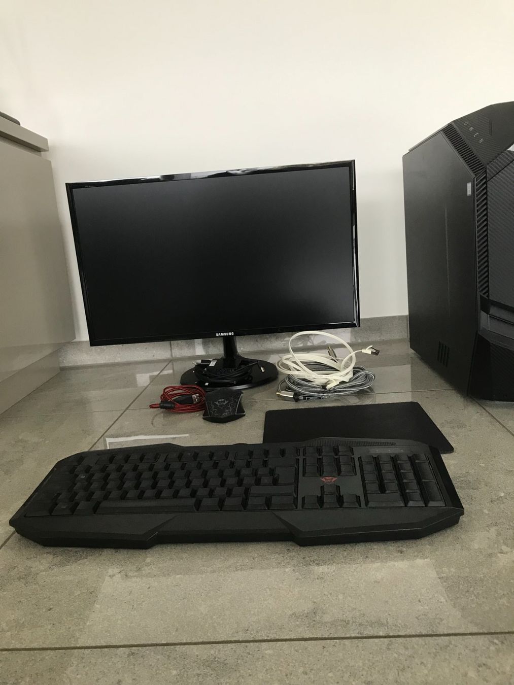 PC: HP OMEN 880 Gaming-PC Setup | Intel i5 | 16GB RAM – Usato da Sirnach venduto da rfe_yx6v 1