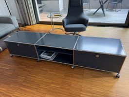 USM Haller Lowboard auf Rolle Anthrazit 3 Fächer