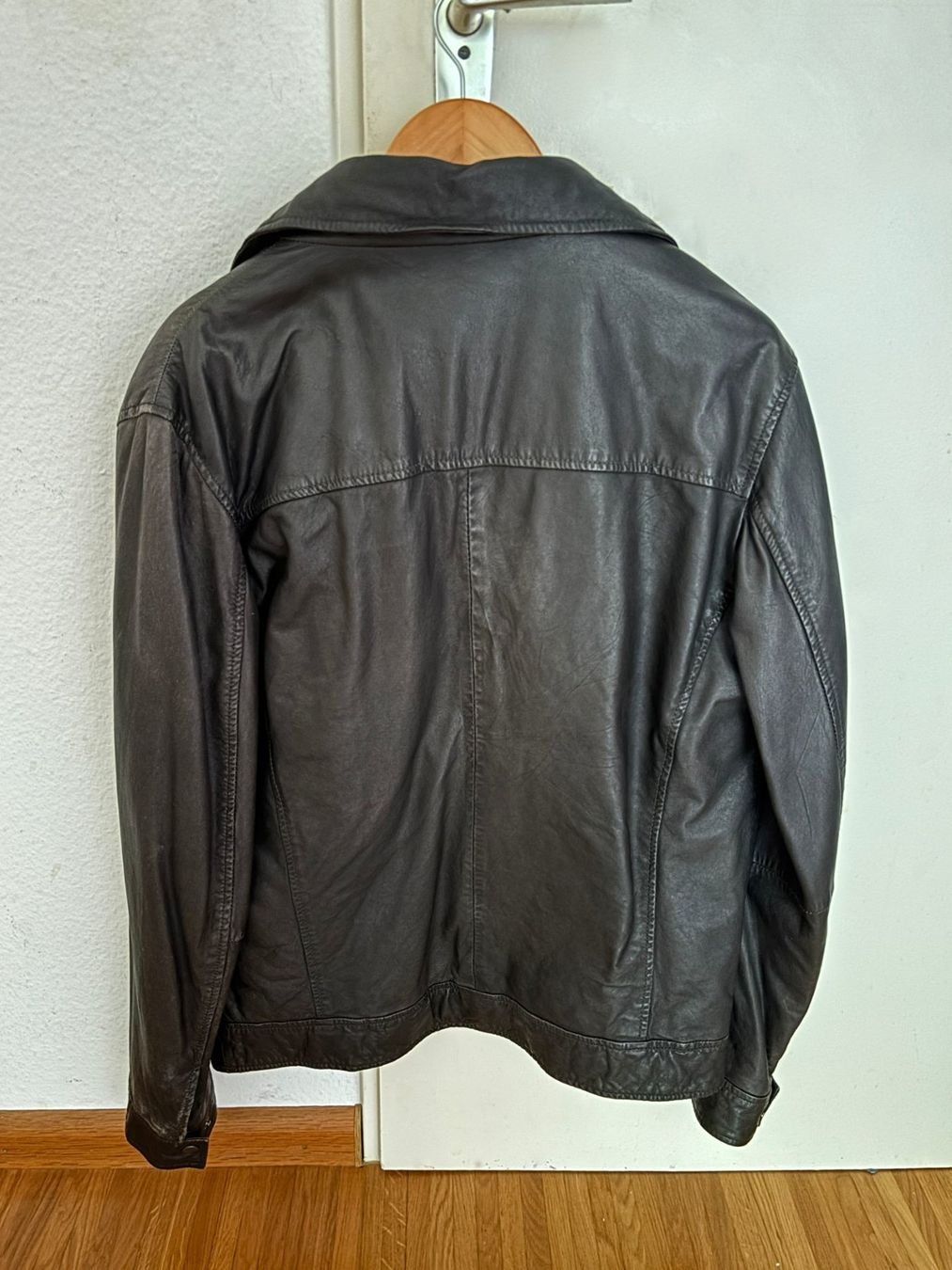 Giacche: Real leather jacket, size M – Usato da Crissier venduto da Chino_20 2