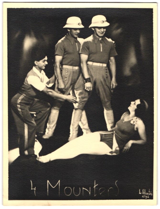 Fotografie & Manifesti: Fotografie L. Alutis, Riga, the 4 Mounte – Usato da Berlin venduto da bartko-reher