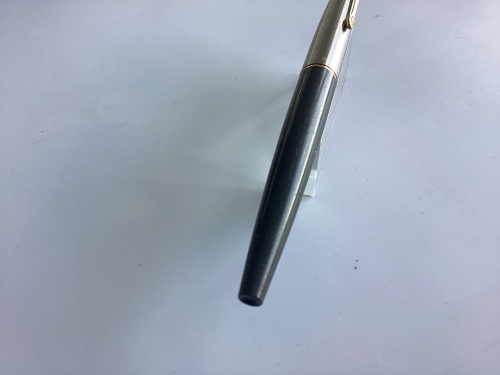 Stylo Plume Parker 45 – Plume Fine Acier – Noir Capuchon Acier Poli – Occasion état Neuf