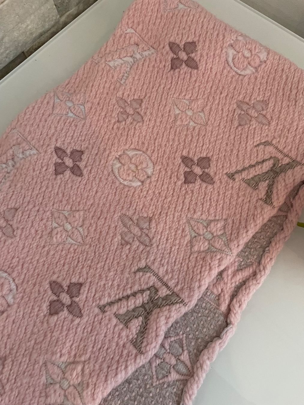 Louis Vuitton Foulard & Sciarpe: Louis Vuitton Schal Logomania - Nr. 268 – Usato da Hittnau venduto da LuxAndMore 3