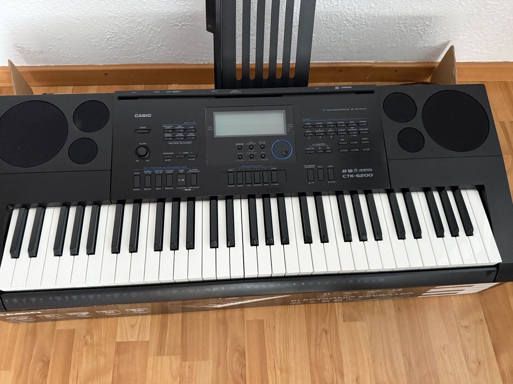Casio Strumenti musicali: Casio ELECTRONIC KEYBOARD CTK-6200 mit orginal Verpackung – Usato da Niederuzwil venduto da bentorem 4