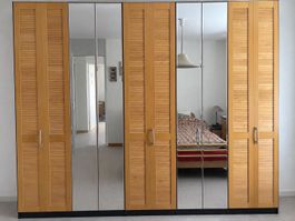 Gepflegter Schrank / Kleiderschrank mit Spiegel