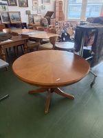Runder Esstisch aus Holz