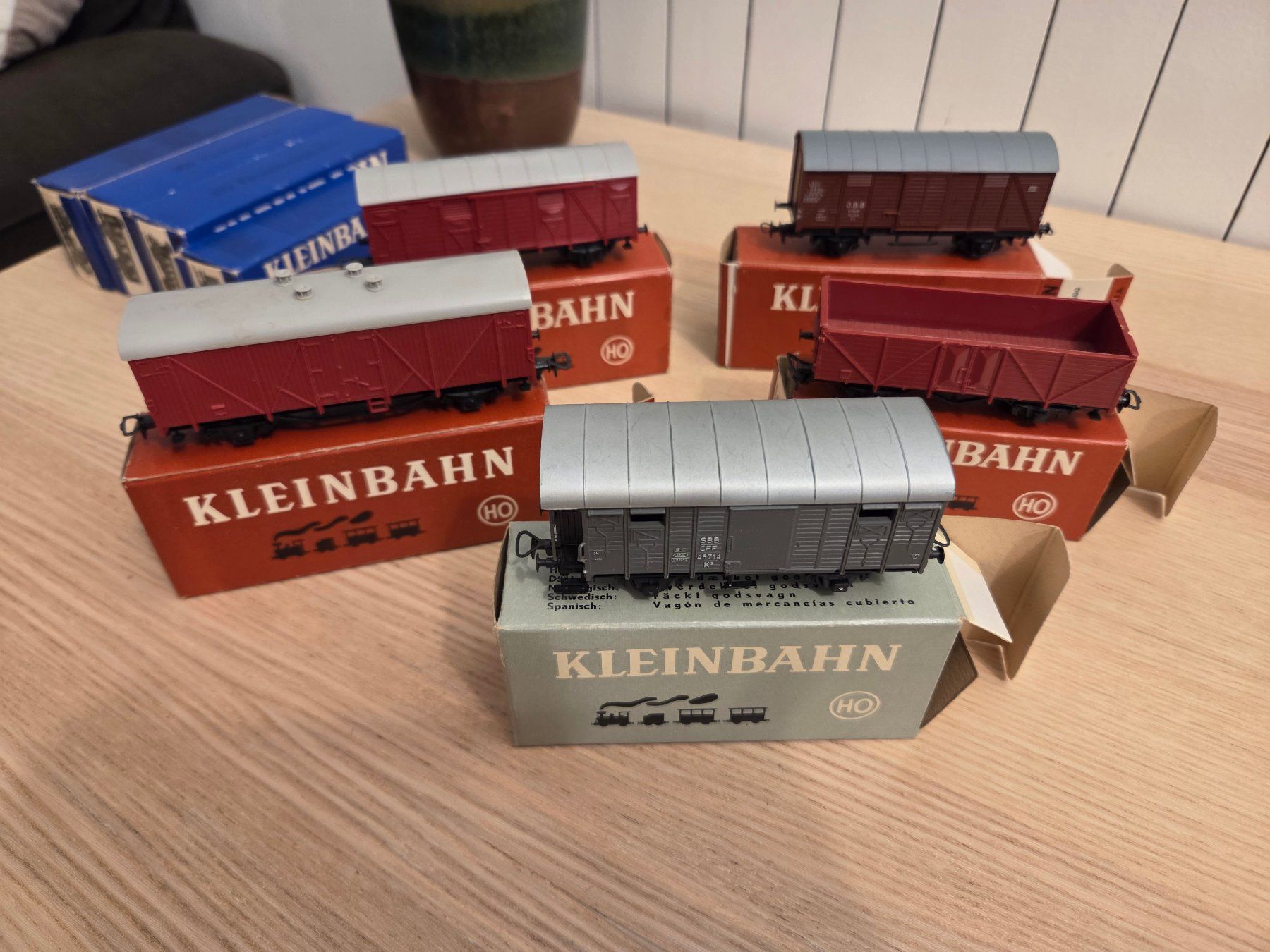 Kleinbahn Modellini di ferrovie: 9 Kleinbahn Zugwagons und Güterwagen – Nuovo (secondo la descrizione) da Appenzell Enggenh. venduto da chs_9rxk 2