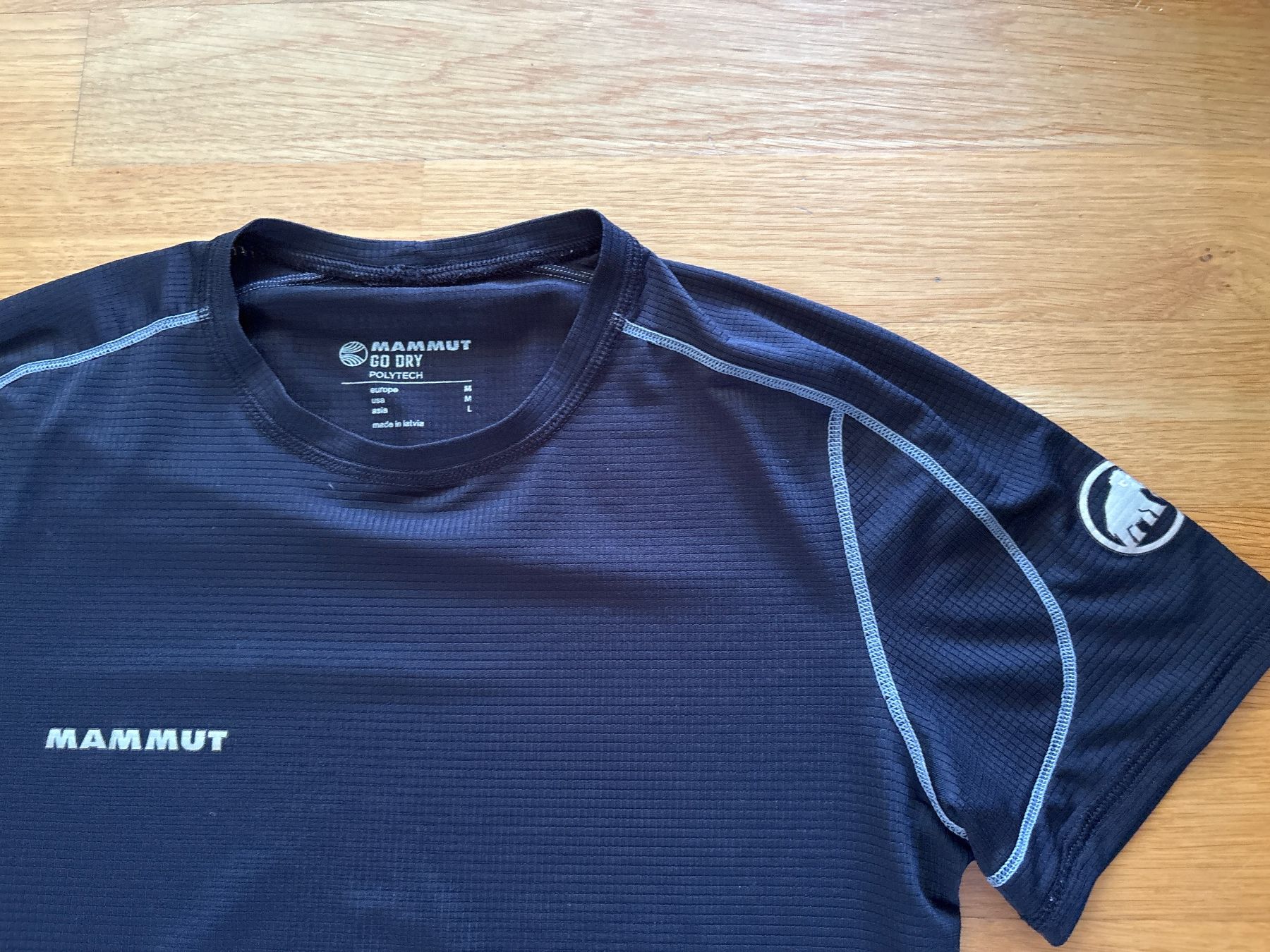 Mammut T-shirt: Mammut Funktions T-Shirt – Usato da Gipf-Oberfrick venduto da PhillipaB 1