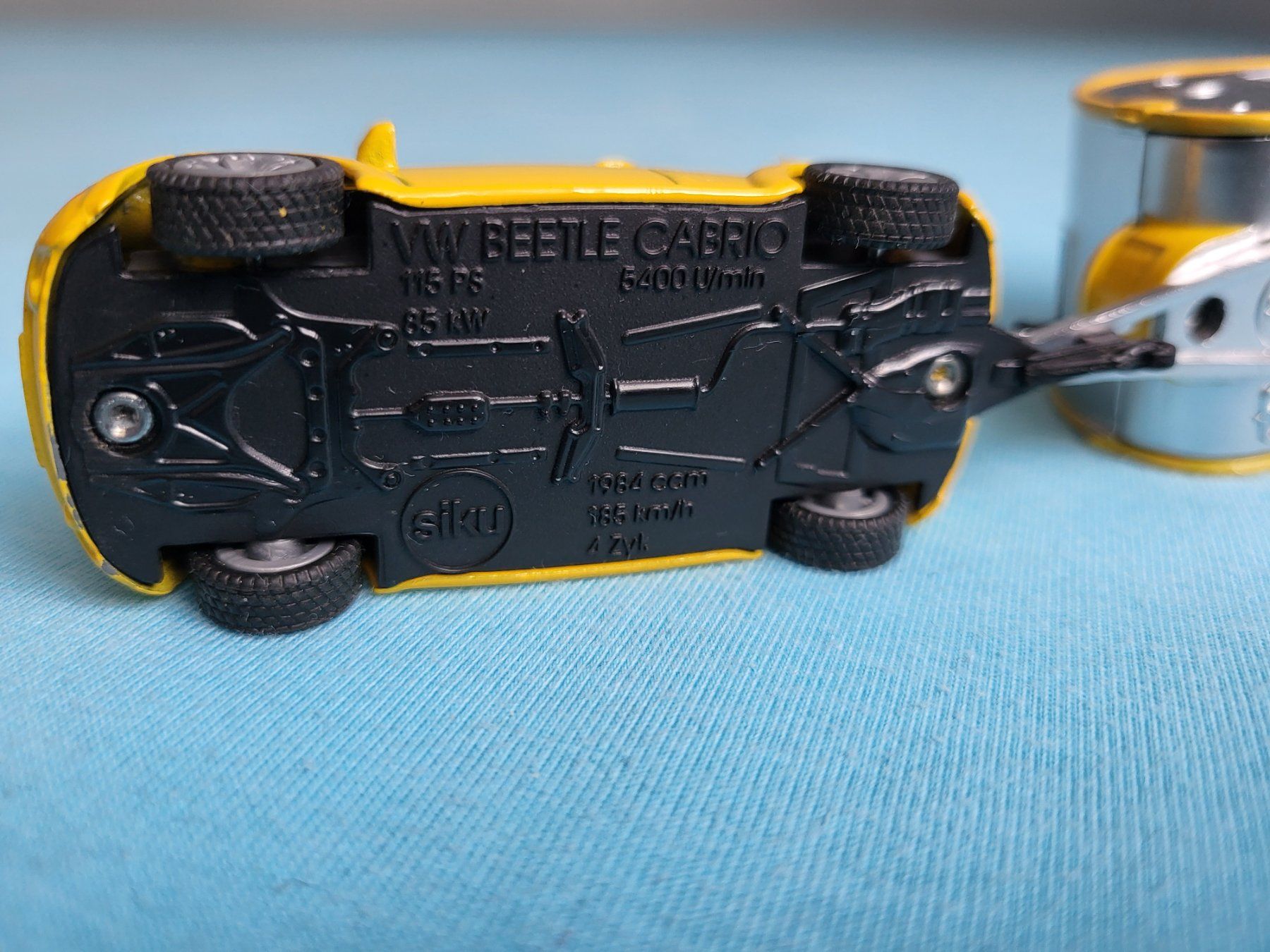 Siku Modellini d'auto: VW Beetle Cabriolet & Camping Trailor – Nuovo (secondo la descrizione) da Glattbrugg venduto da PhilKrill 6