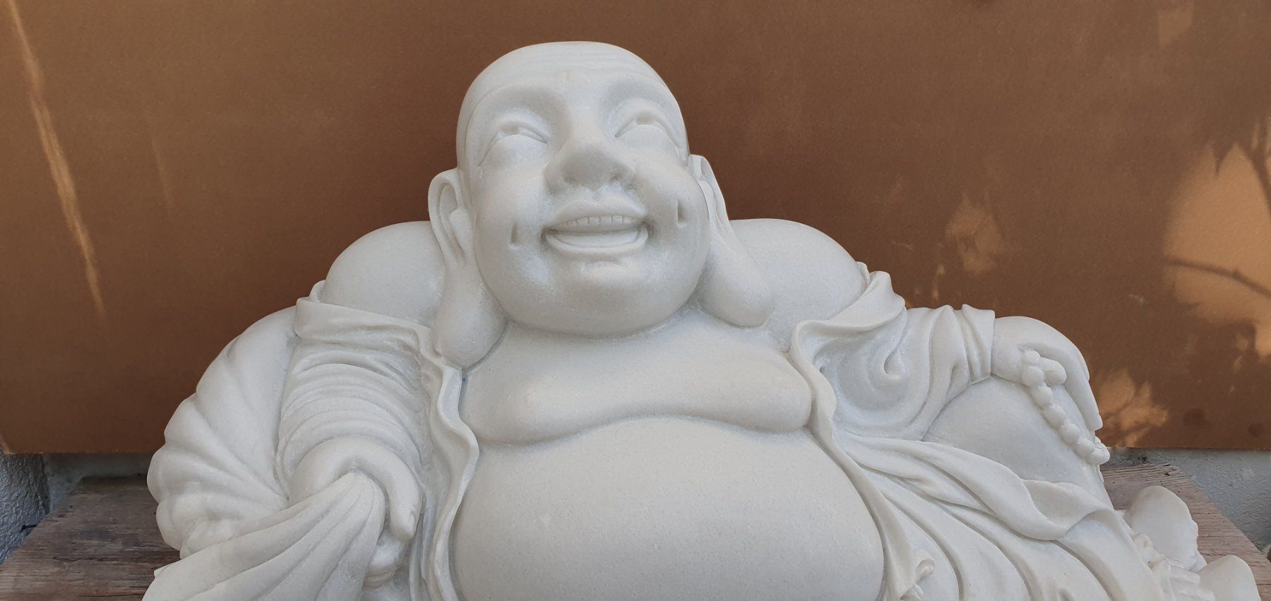 Sculture & Statue: Chinesischer  Happy Buddah  Marmor – Nuovo (secondo la descrizione) da Greppen venduto da hploetscher