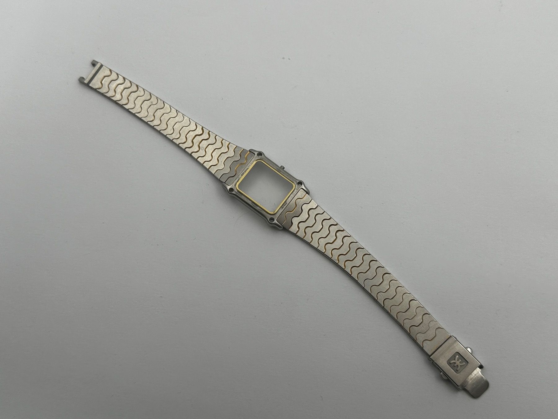 Ebel Uhren: Ebel Tank Gehäuse mit Band 20mm – Gebraucht aus Brüttisellen von AlphaOmega05