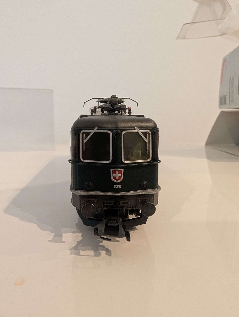 Märklin Modelleisenbahnen: Märklin 37359 SBB Re 4/4 II – Defekt aus Stein/AG von sborn 5