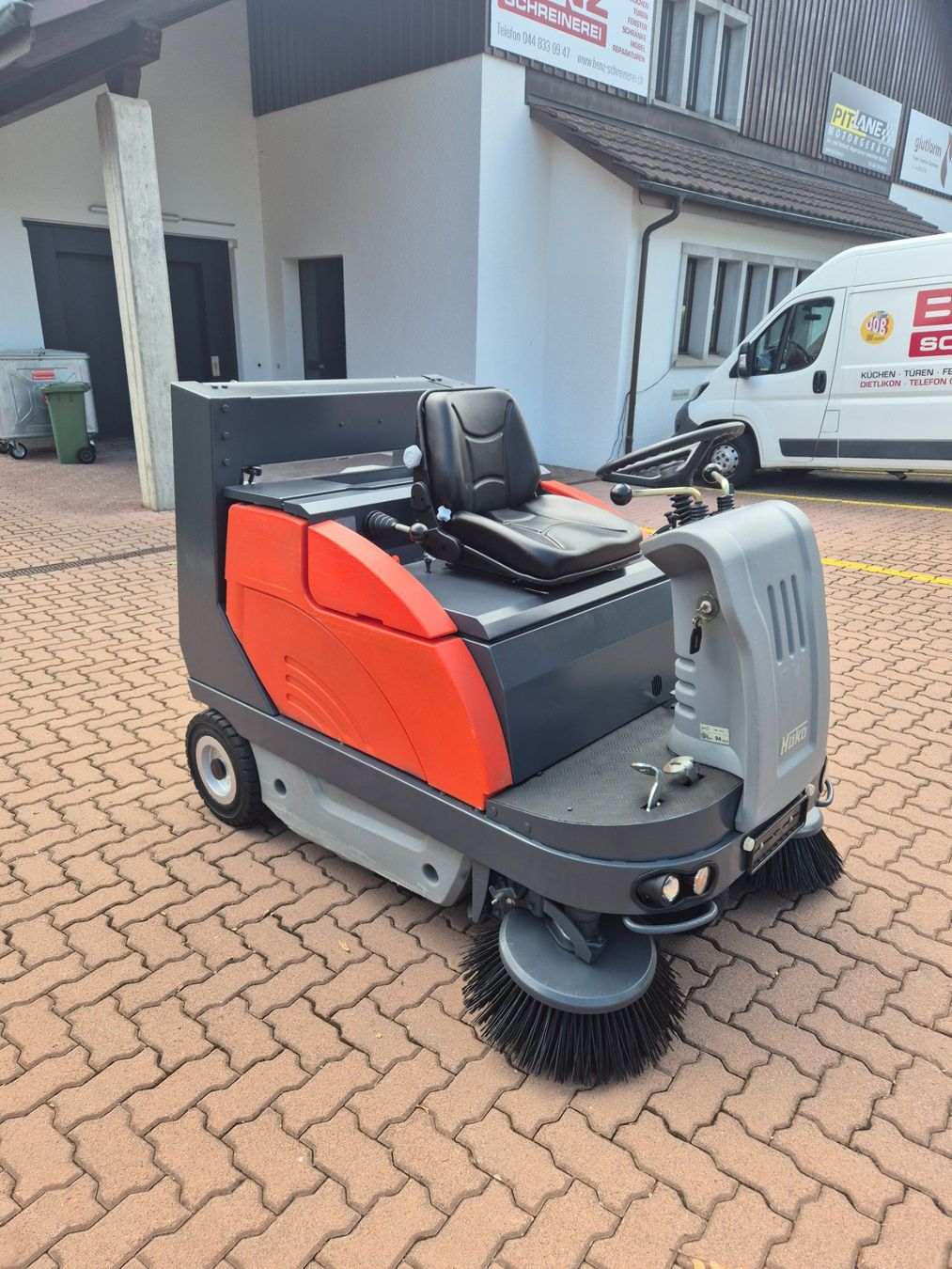 Hako Toutes les machines: Hako Sweepmaster P1200RH – D'occasion à Lengnau AG par snoopy072 2