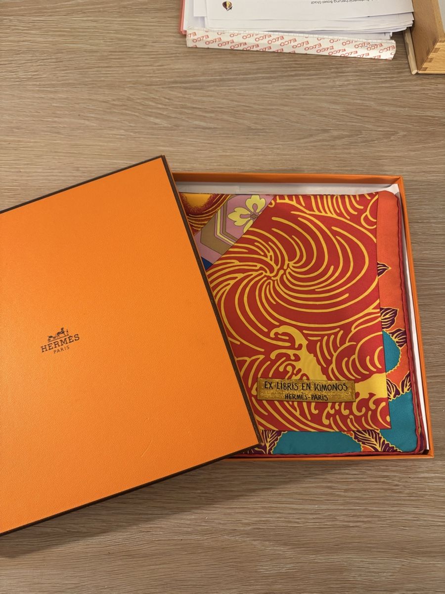 Hermès Foulard & Sciarpe: Scarf Hermes Ex Libris En Kimonos – Usato da Basel venduto da FlorinBasel 6
