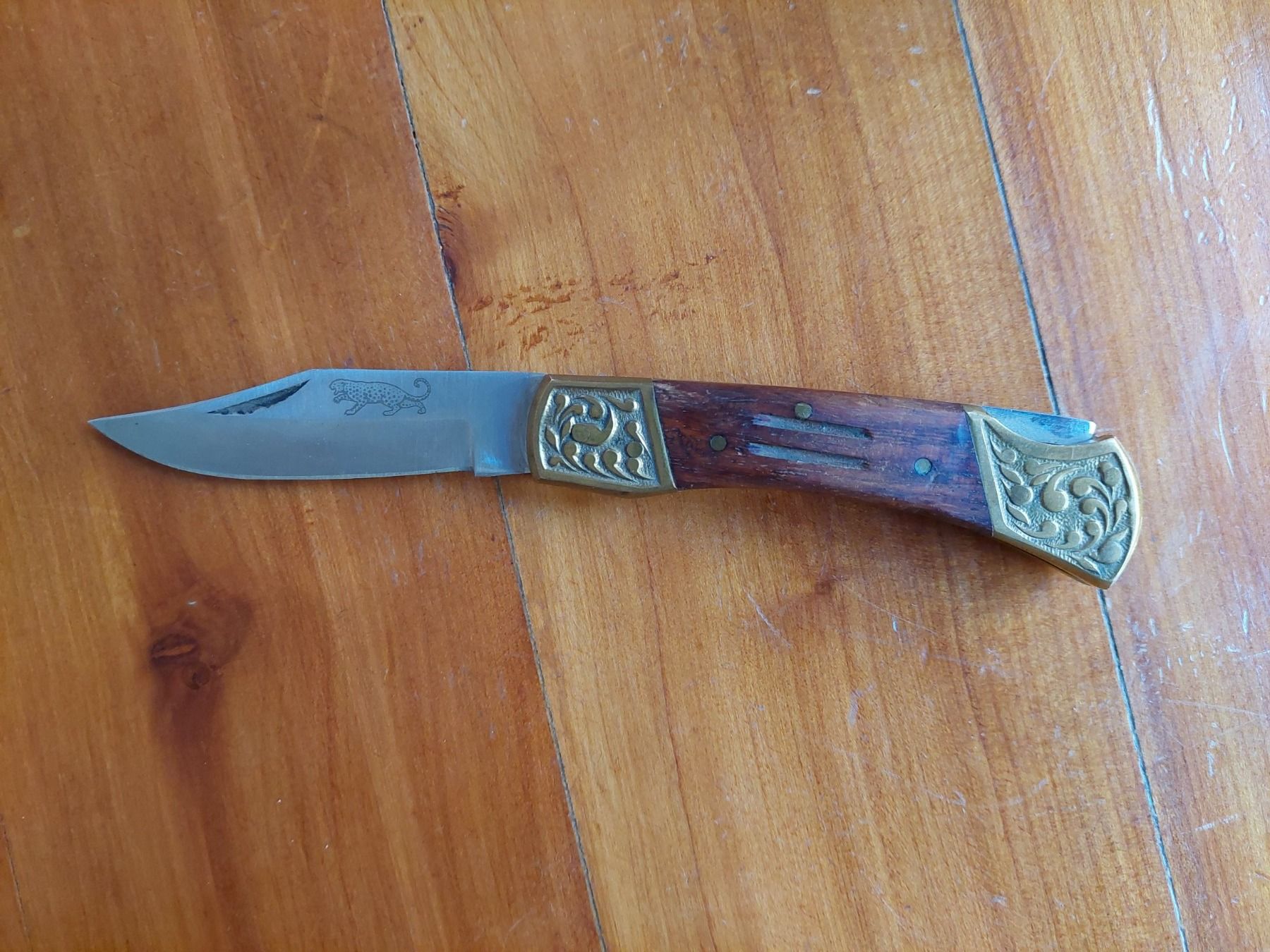Coltelli tascabile: Très beau couteau Léopard à cran d'arrêt – Usato da marsens venduto da gag03