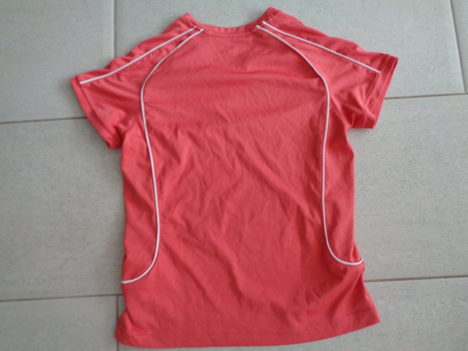 Reebok T-shirt: REEBOK SHIRT GR.S – Usato da Rotkreuz venduto da Samballi 2