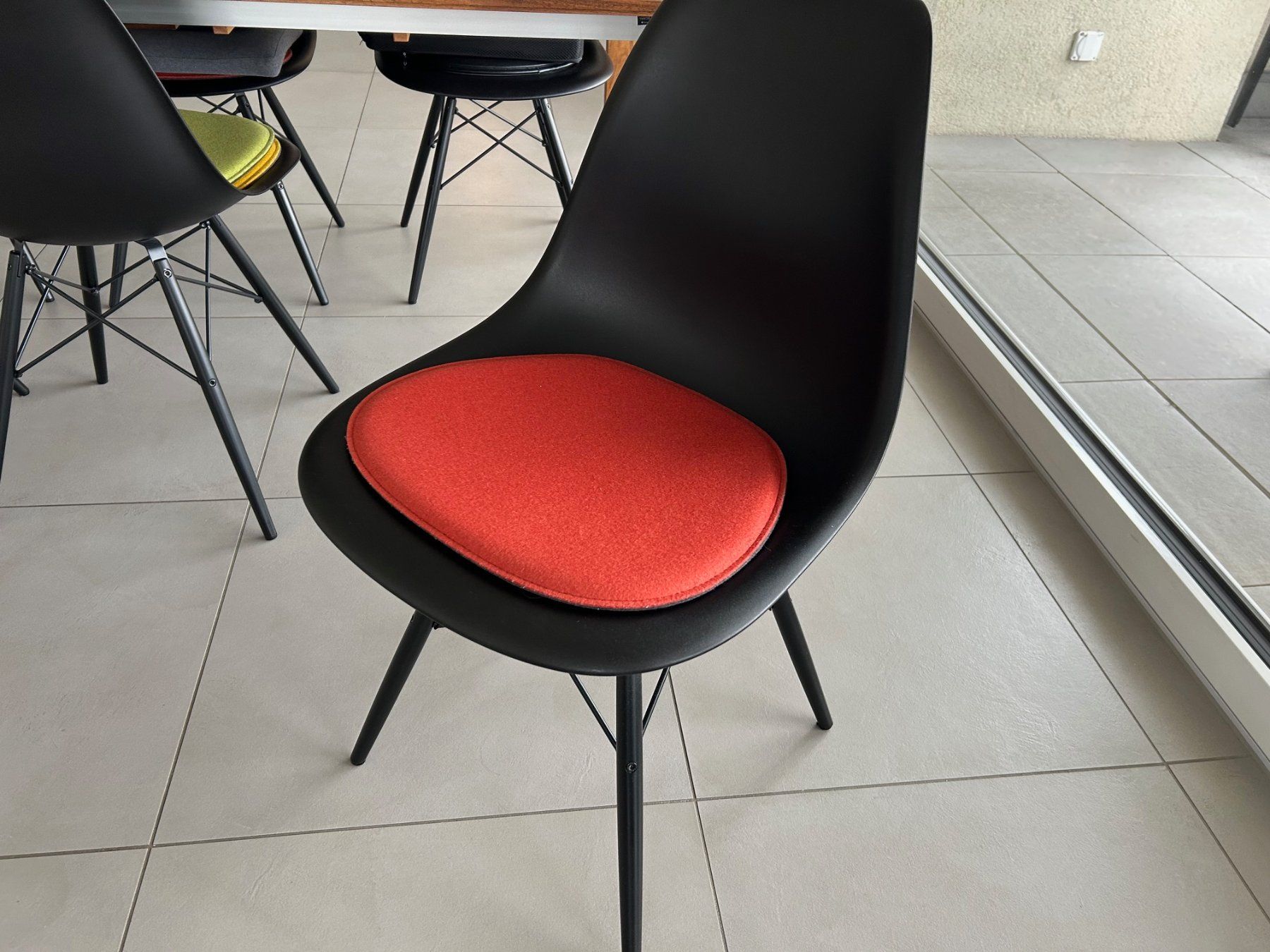 Vitra Sedie: Eames Plastic Side Chair DSW von Vitra – Usato da Pfaffhausen venduto da truempi