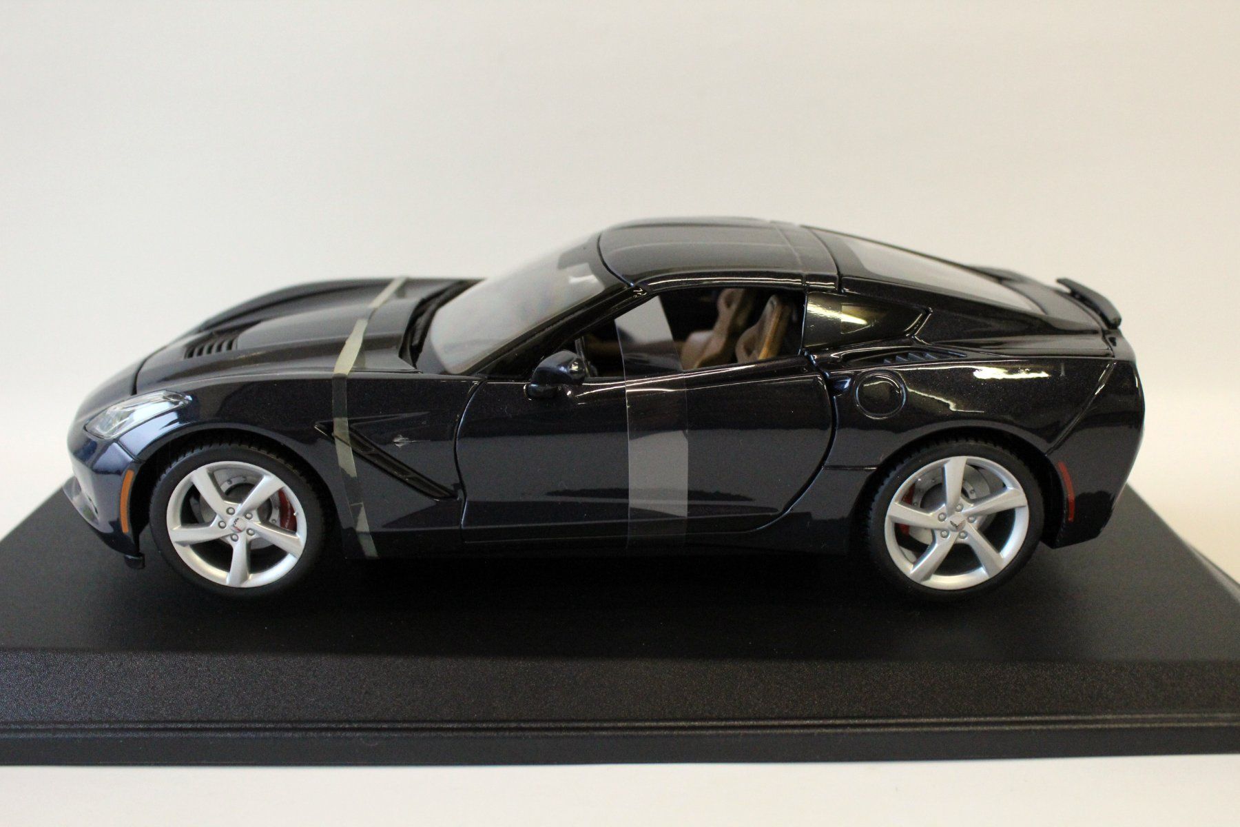 Maisto Modellini d'auto: Modellauto MAISTO 1:18 - Corvette Stingray 2014 – Nuovo e nell'imballaggio originale da Roggwil BE venduto da DEGI_TOYS