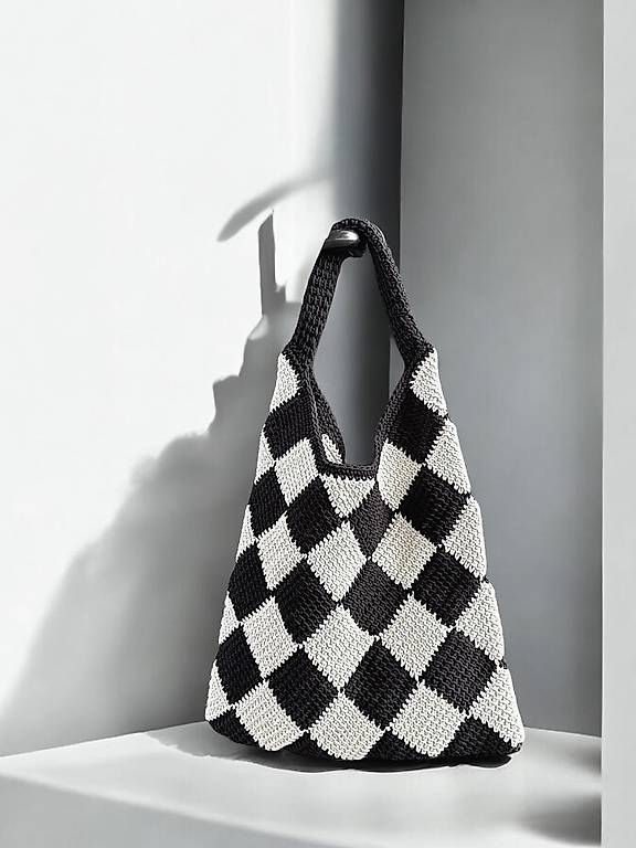 Sacs: Crocheted Bag Black White Checkered Pattern Handbag – Neuf avec emballage d'origine à Lossy par Jungs_Macrame 3