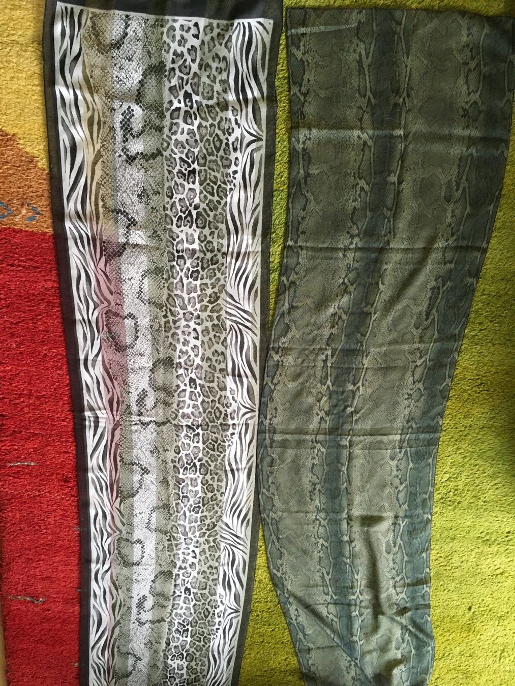 Foulard & Sciarpe: Zwei Chiffonschals 155/38 cm Schlangenmuster – Usato da Oberwil BL venduto da elk_wf5x 1