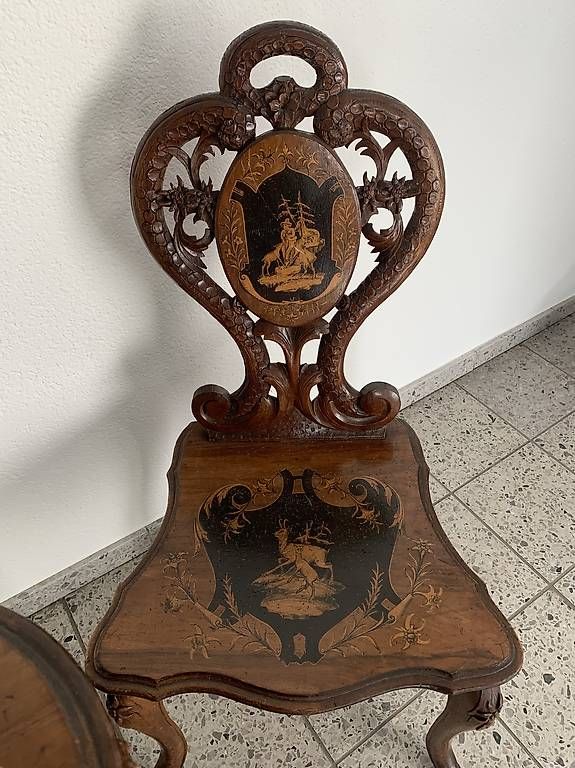 Set di tavolo e panche: Antike Brienzer Sitzgarnitur gefertigt um 1890 – Usato da Rothrist venduto da Oddymanliane 1