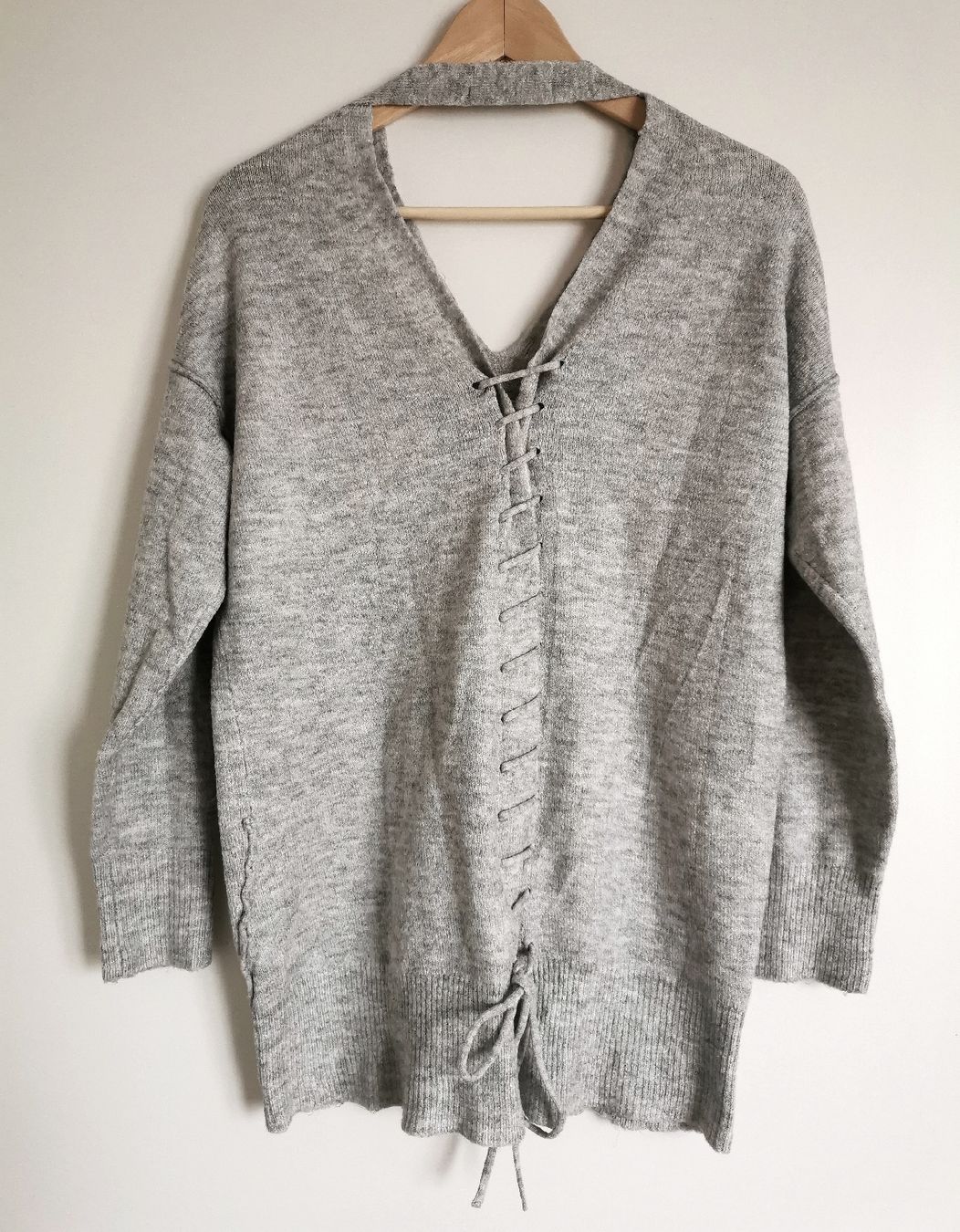 Pullover & Sweatshirts: Pullover mit Schnürung am Rücken – Neu (gemäss Beschreibung) aus Obergerlafingen von Sigus 1