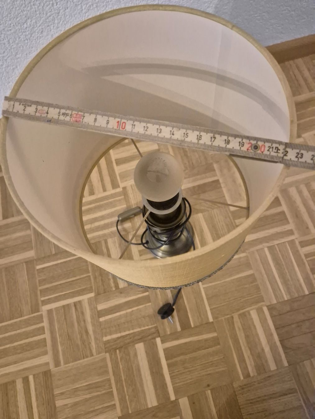 Lampade: Vintage Tischlampe mit Stoffschirm – Usato da Speicher venduto da joreim 5