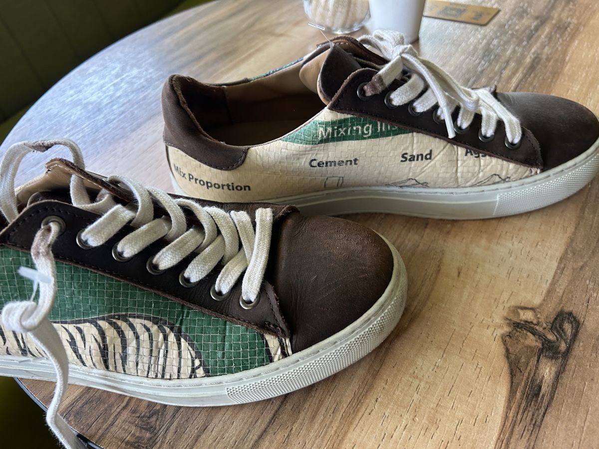 Scarpe da uomo: Sneakers tiger print size 37brown EU – Usato da Zollikofen venduto da Tannaz.k 3