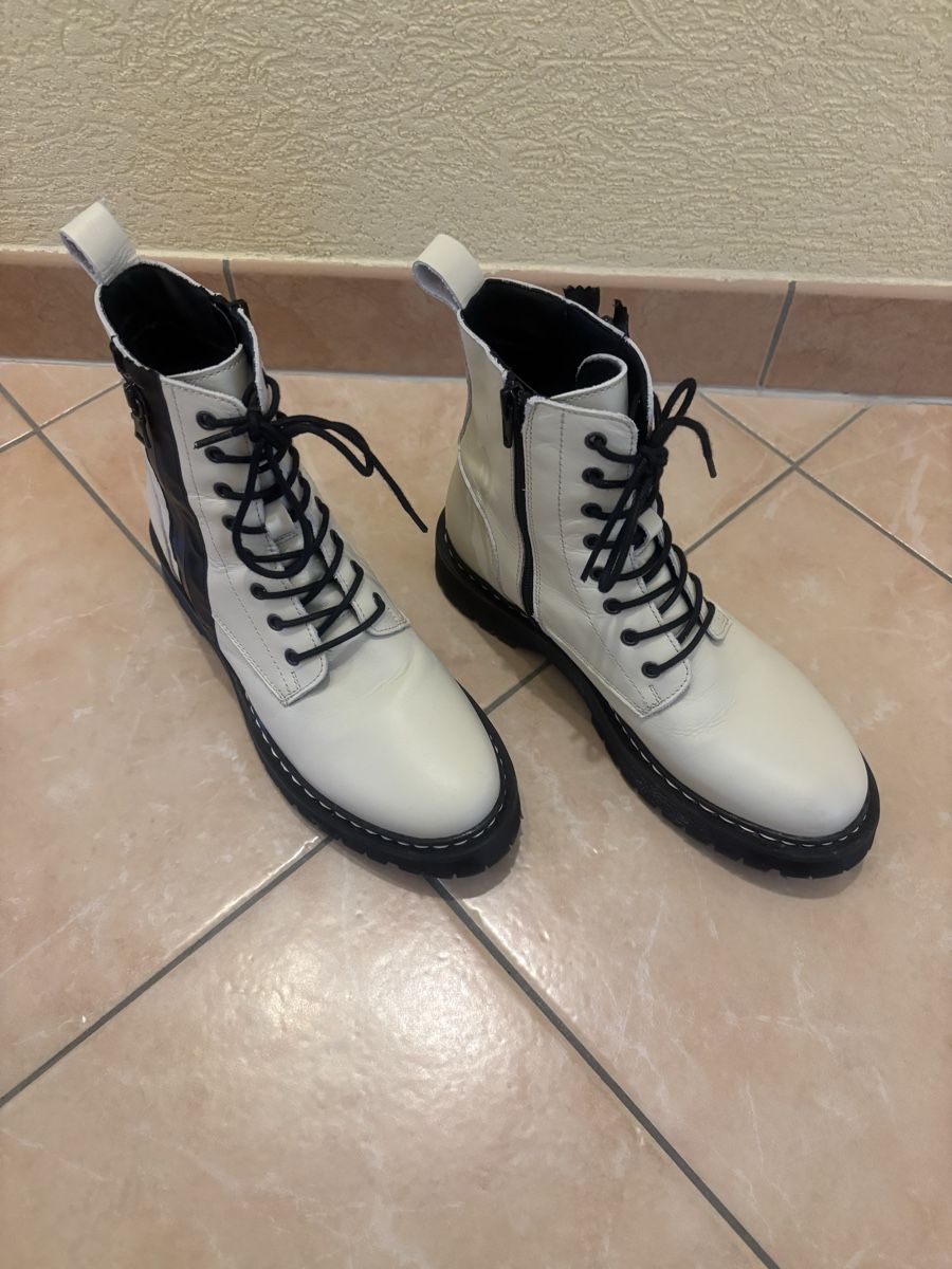 Damenschuhe: Bottines tendances – Neu (gemäss Beschreibung) aus Attalens von roronana