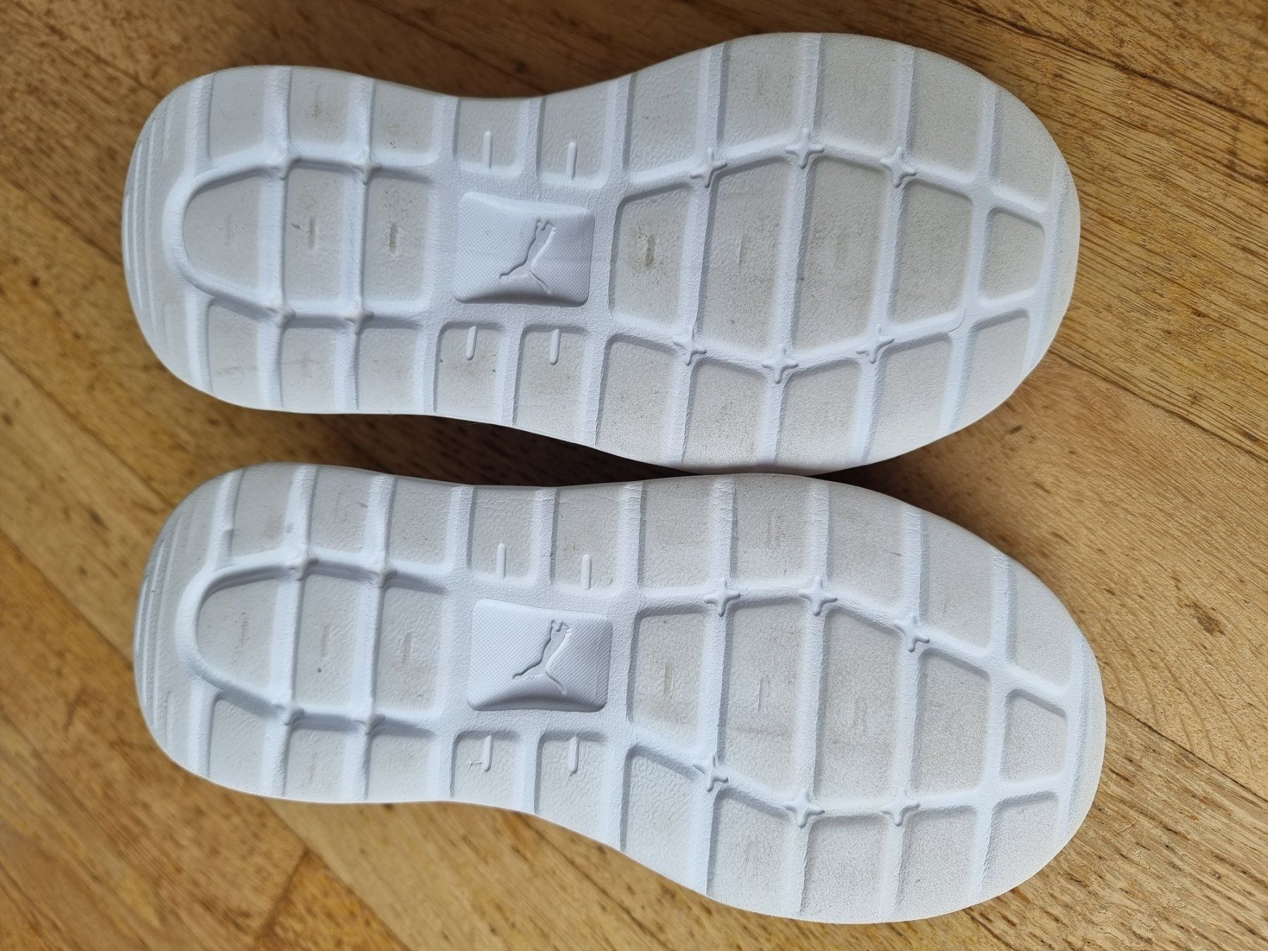 Puma Schuhe für Mädchen: Turnschuhe Puma Gr. 36 – Gebraucht aus Buchrain von Xaro01 3